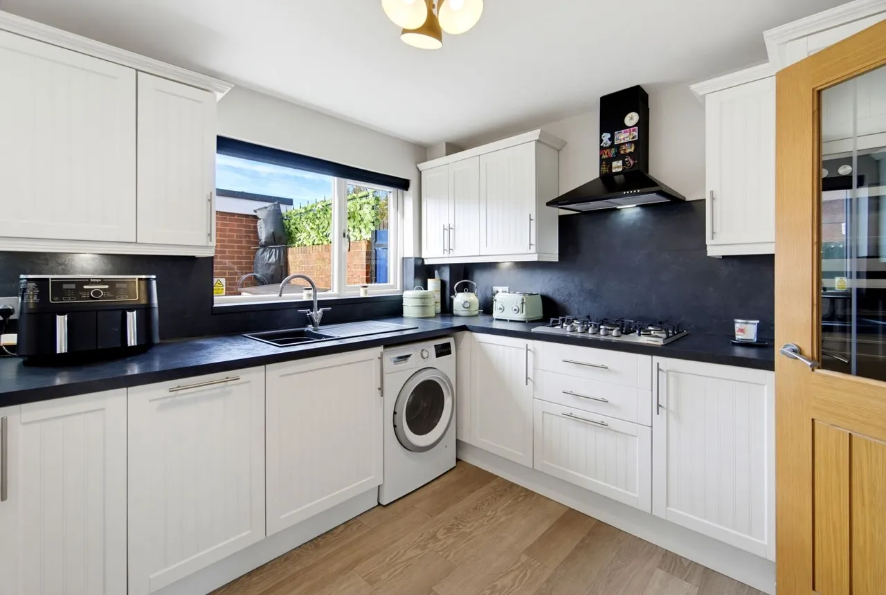 Fir Walk, Maltby, S66, photo 5