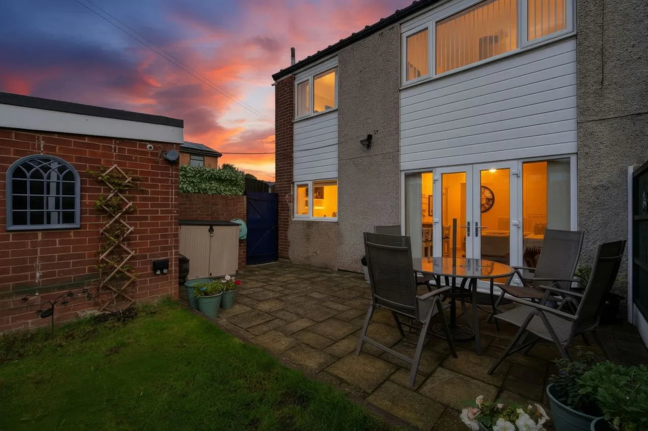 Fir Walk, Maltby, S66, photo 17
