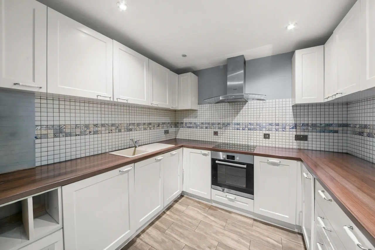 St. Crispins Close, Southall, UB1, photo 12