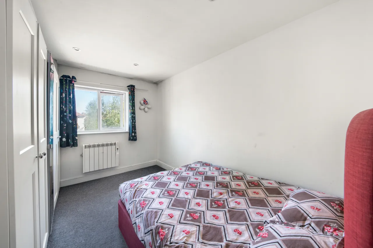 St. Crispins Close, Southall, UB1, photo 10