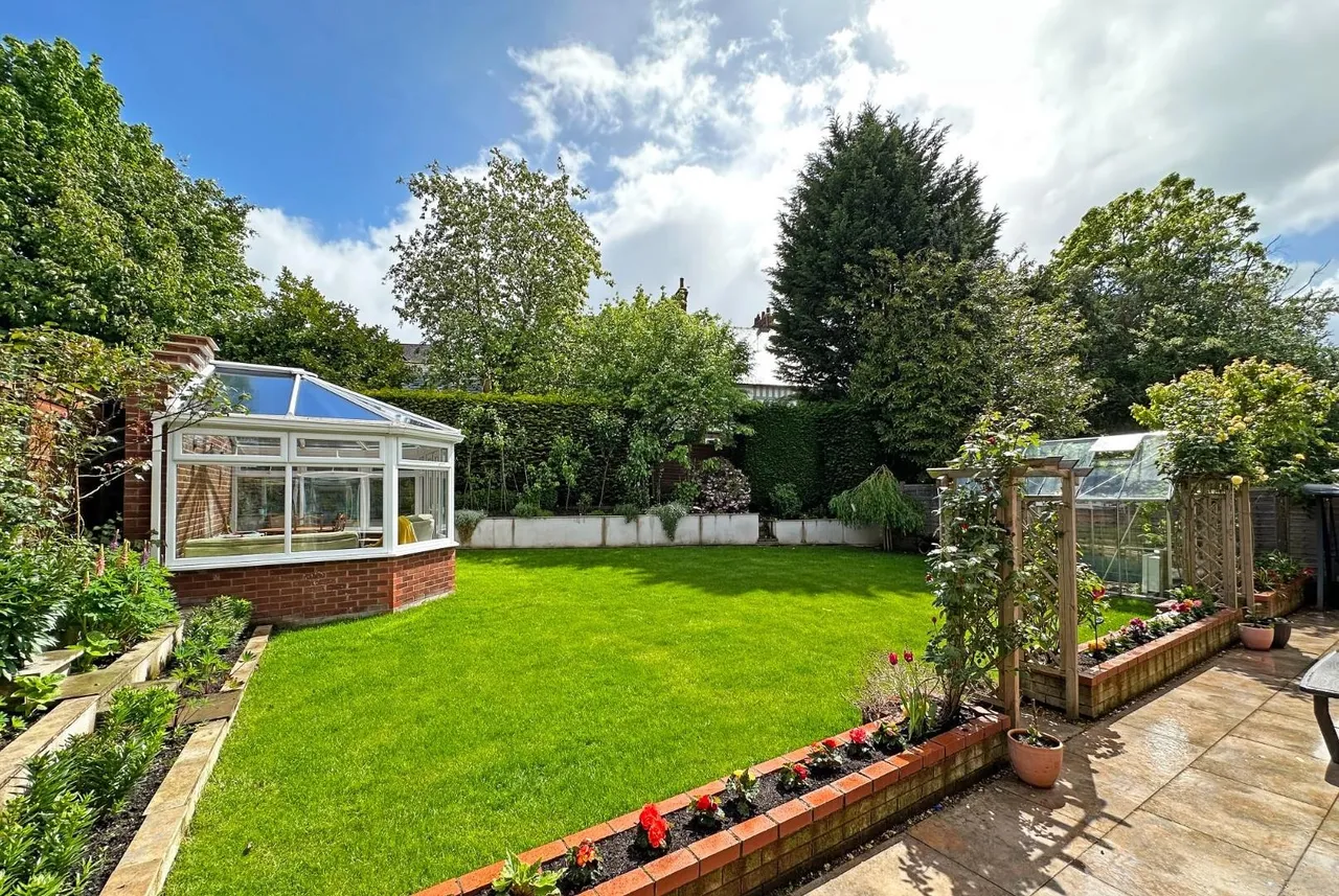 Fernlea, Hale, Cheshire WA15 9LH, photo 5