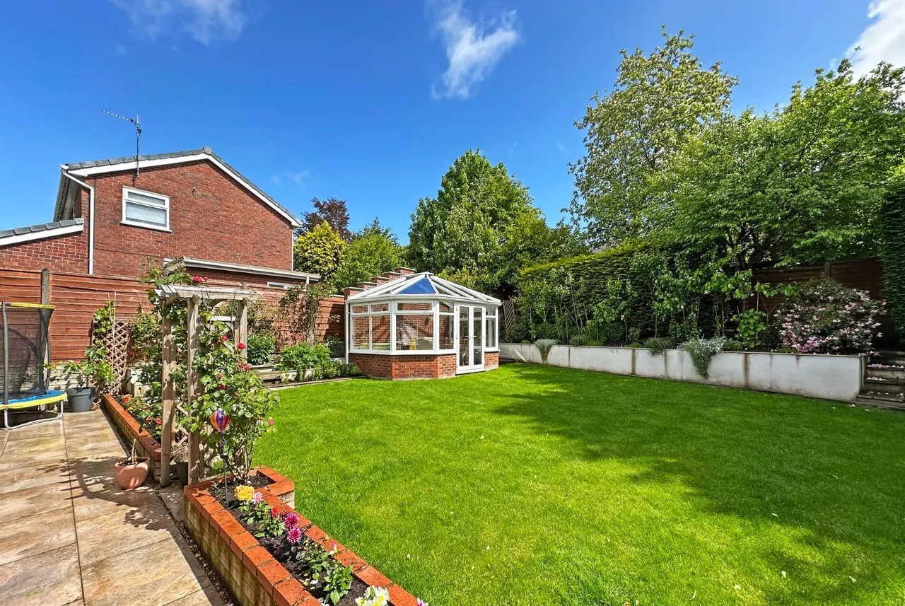 Fernlea, Hale, Cheshire WA15 9LH, photo 27