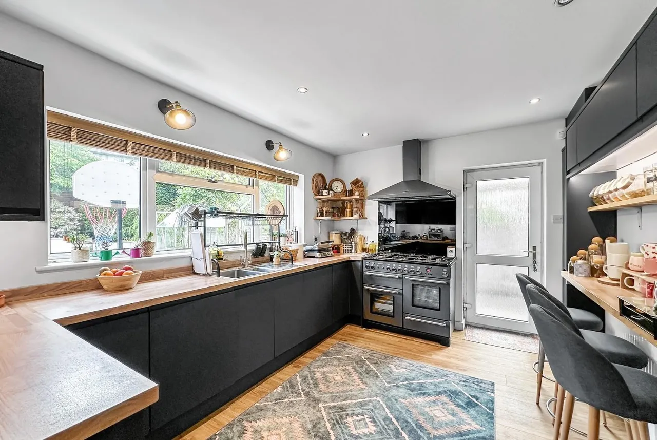 Fernlea, Hale, Cheshire WA15 9LH, photo 3