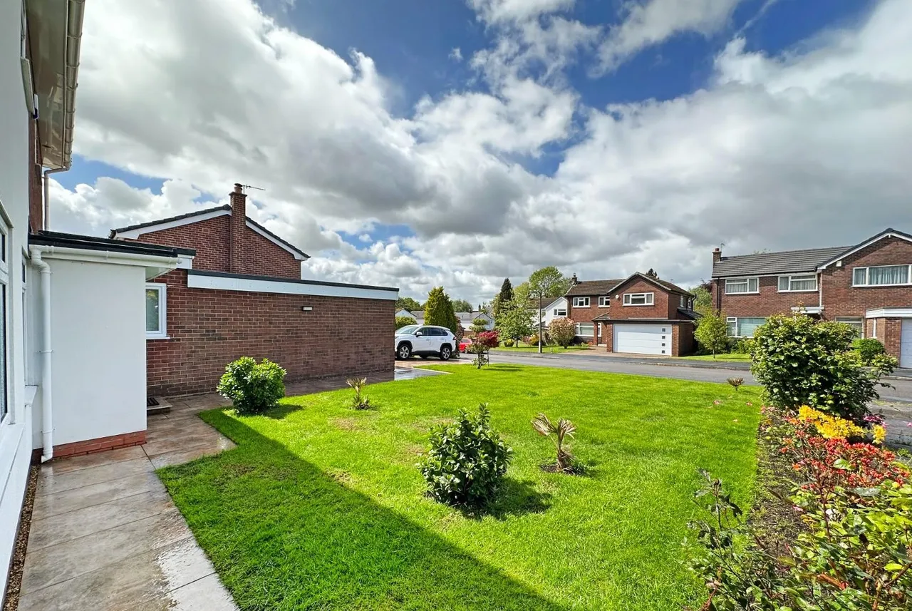 Fernlea, Hale, Cheshire WA15 9LH, photo 34
