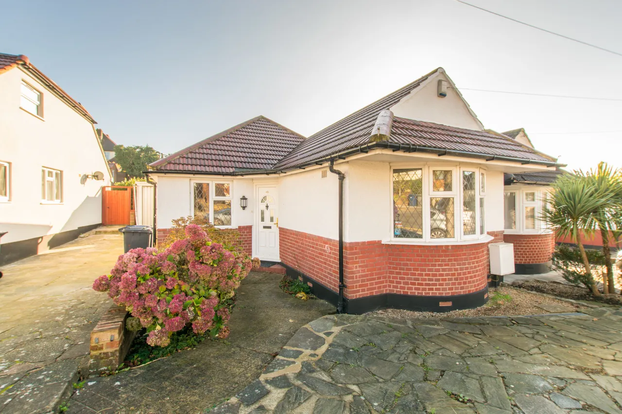 2 bed house to rent — 49 Milton Avenue, Barnet