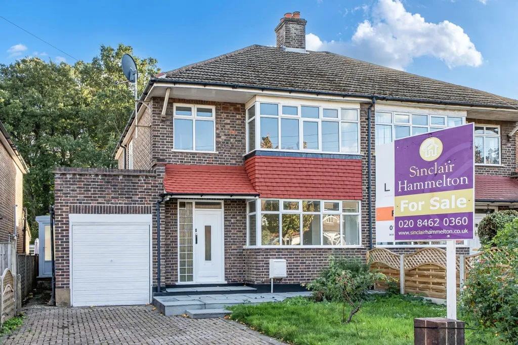 3 bed house for sale, Mead Way, Bromley