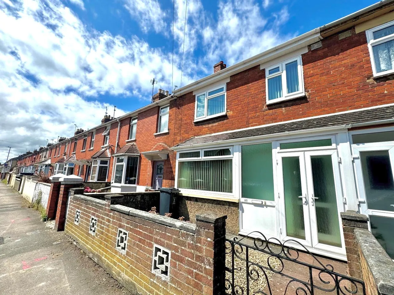 3 bed house for sale — Bruce Street, Swindon, Wiltshire, SN2 2EN