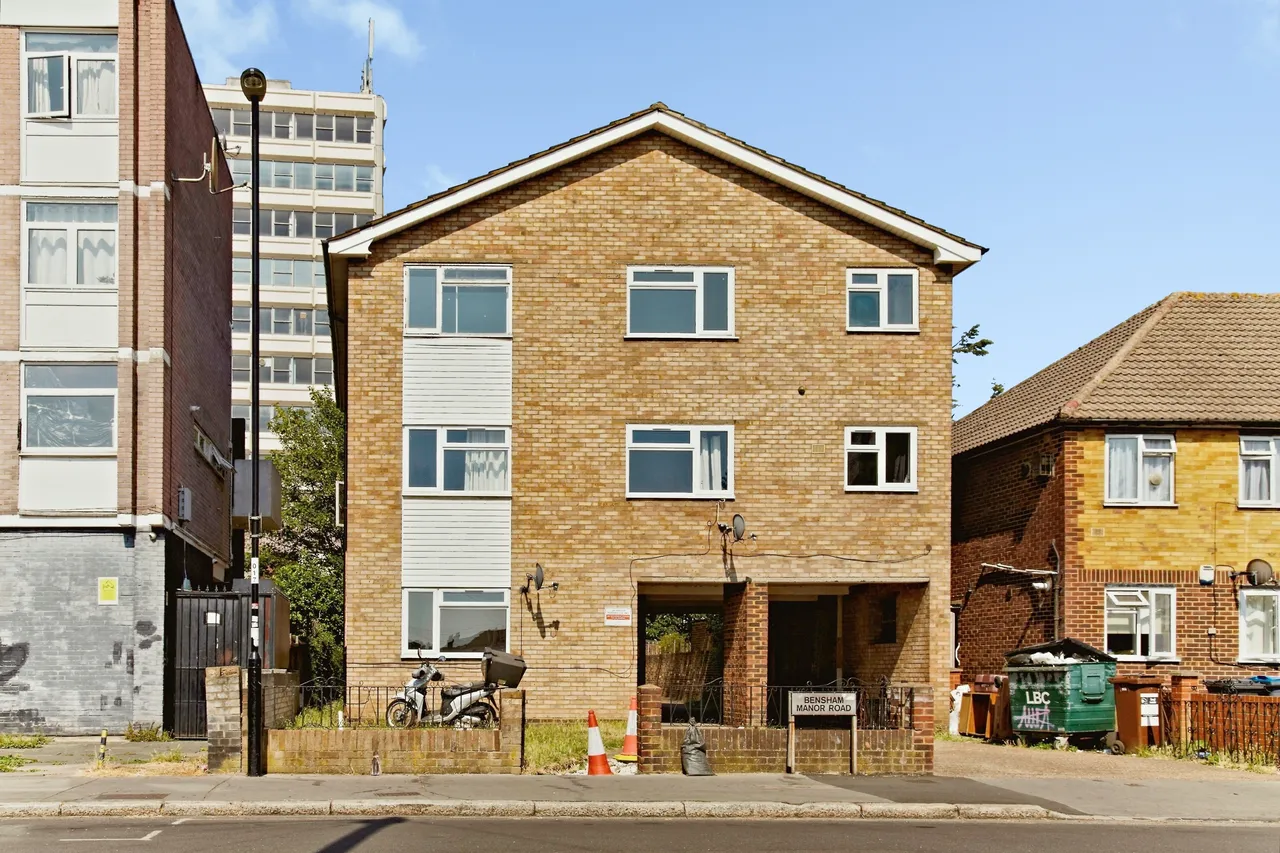 1 bed flat for sale, Bensham Manor Road, Thornton Heath, CR7