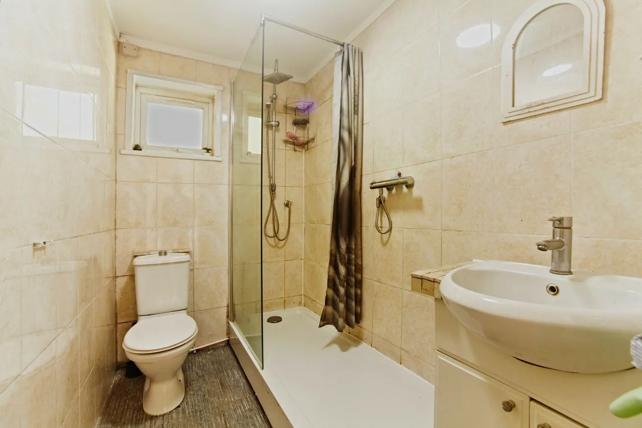Bensham Manor Road, Thornton Heath, CR7, photo 9