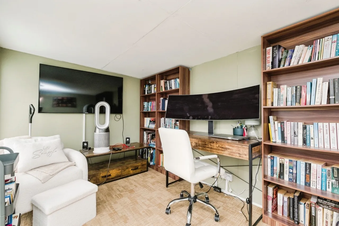 Kent View, Aveley, RM15, photo 4