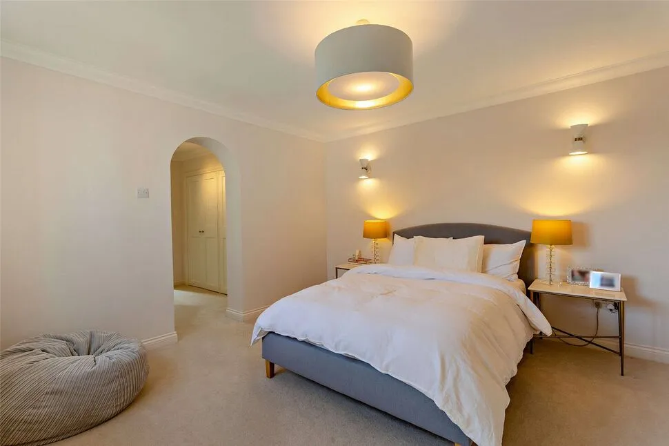 Hillfield Road, Oundle, PE8, photo 11
