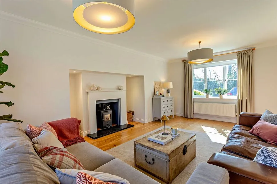 Hillfield Road, Oundle, PE8, photo 2