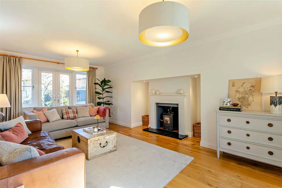 Hillfield Road, Oundle, PE8, photo 3