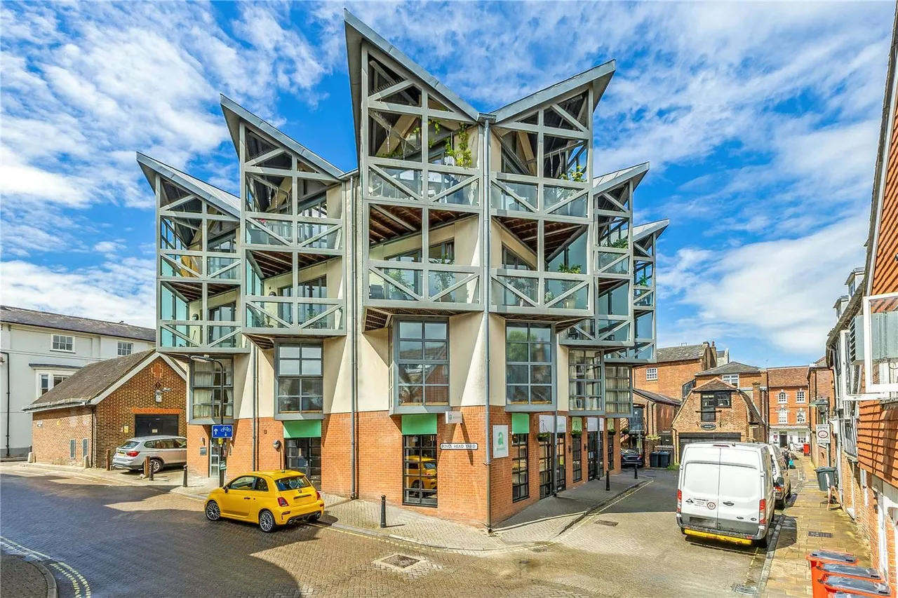 2 bed flat for sale — Kings Head Yard, Winchester, Hampshire, SO23 9HN