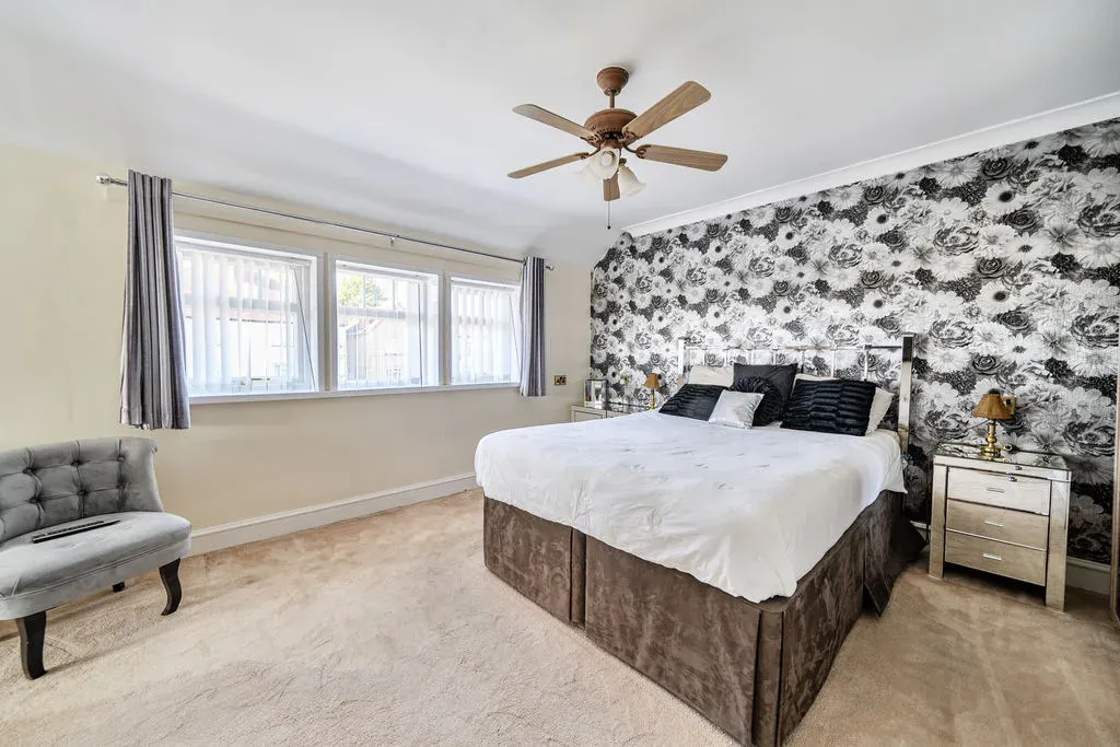Newton Road, Bletchley, Milton Keynes, Buckinghamshire, MK3 5DH, photo 8