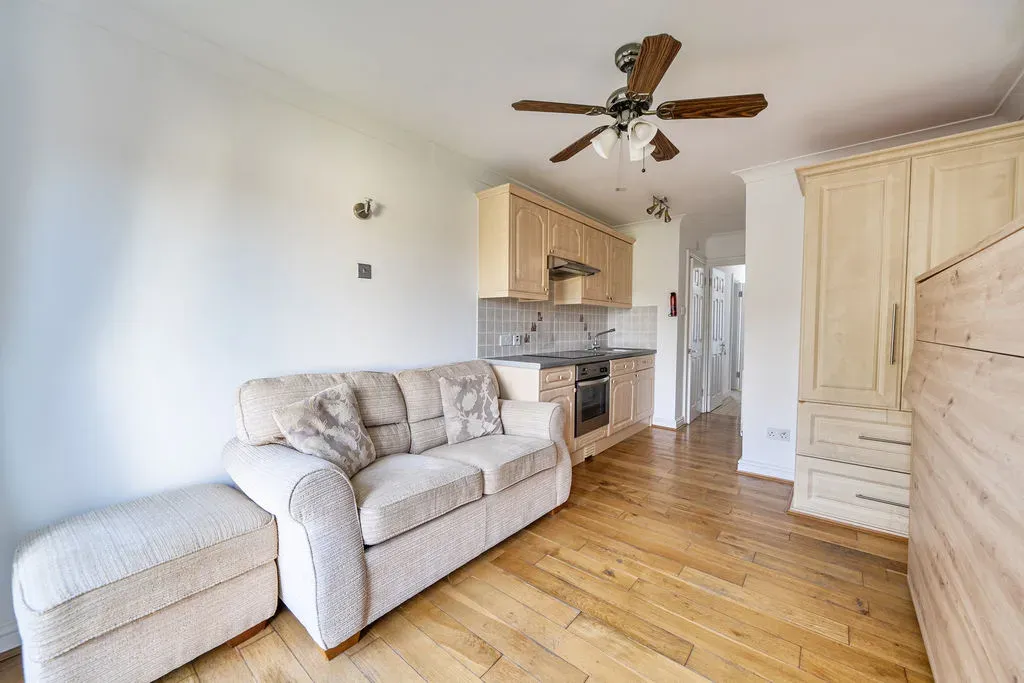 Newton Road, Bletchley, Milton Keynes, Buckinghamshire, MK3 5DH, photo 9