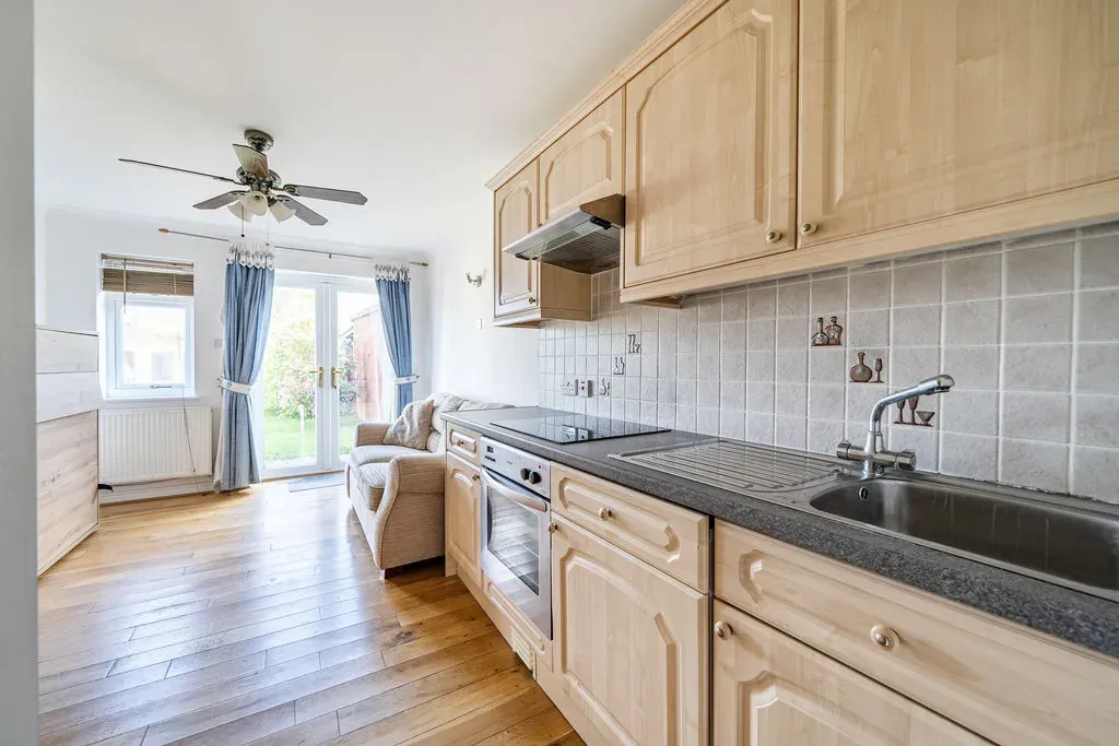 Newton Road, Bletchley, Milton Keynes, Buckinghamshire, MK3 5DH, photo 11