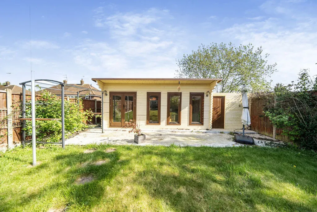 Newton Road, Bletchley, Milton Keynes, Buckinghamshire, MK3 5DH, photo 21
