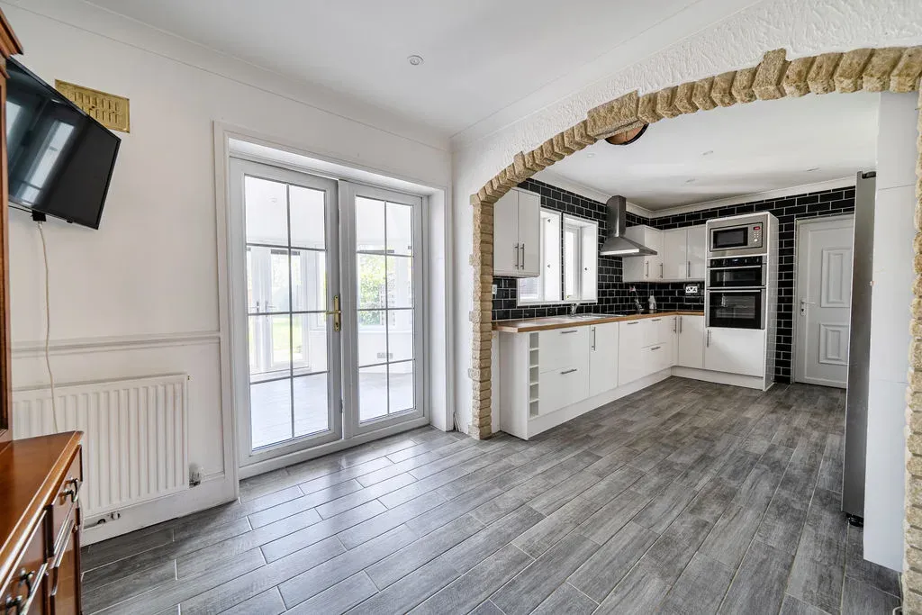 Newton Road, Bletchley, Milton Keynes, Buckinghamshire, MK3 5DH, photo 12