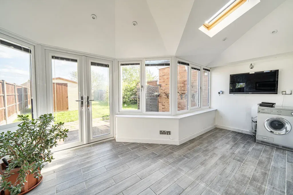 Newton Road, Bletchley, Milton Keynes, Buckinghamshire, MK3 5DH, photo 4