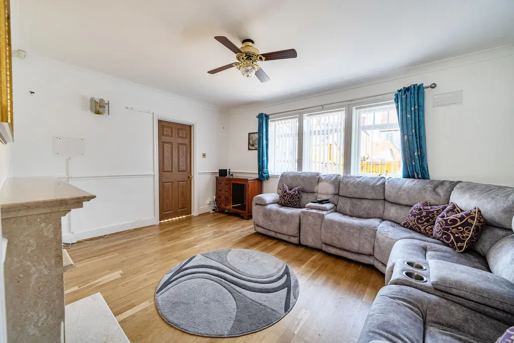 Newton Road, Bletchley, Milton Keynes, Buckinghamshire, MK3 5DH, photo 3