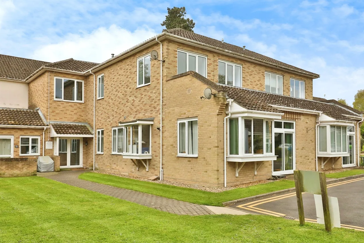 1 bed flat for sale — Bishop Pelham Court, Norwich