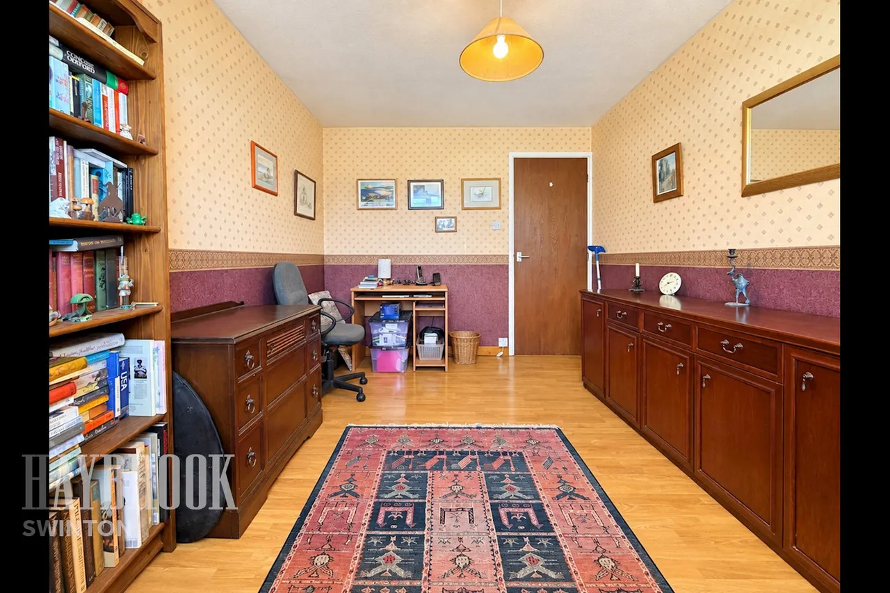 Hickleton Court, Rotherham, photo 5