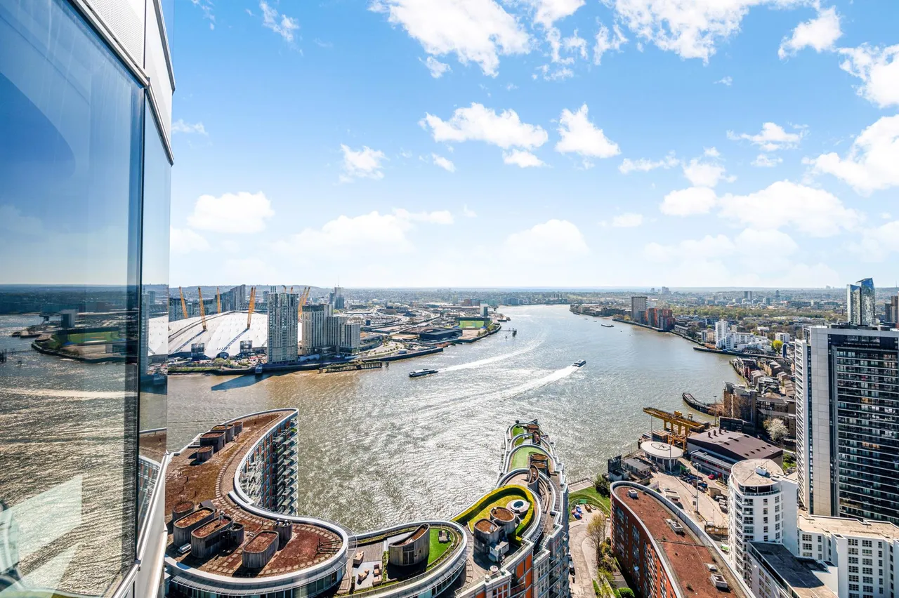 3 bed flat for sale, Charrington Tower, New Providence Wharf, E14