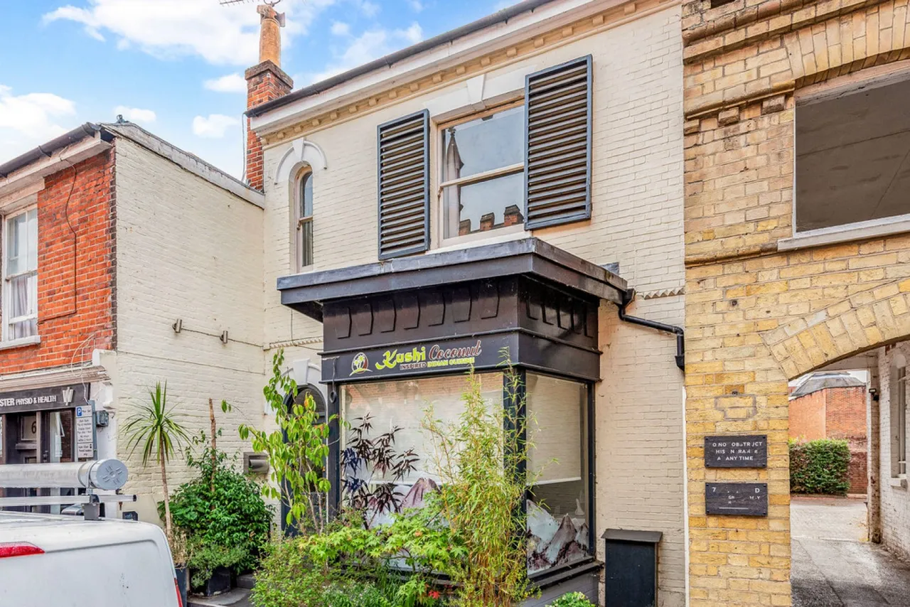 3 bed house to rent — Parchment Street, Winchester