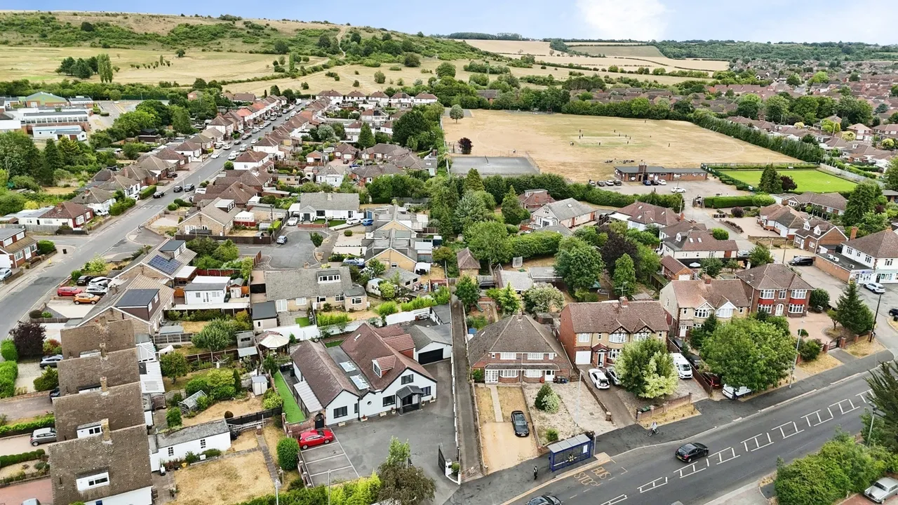 Barton Road, Luton, Bedfordshire, LU3, photo 11
