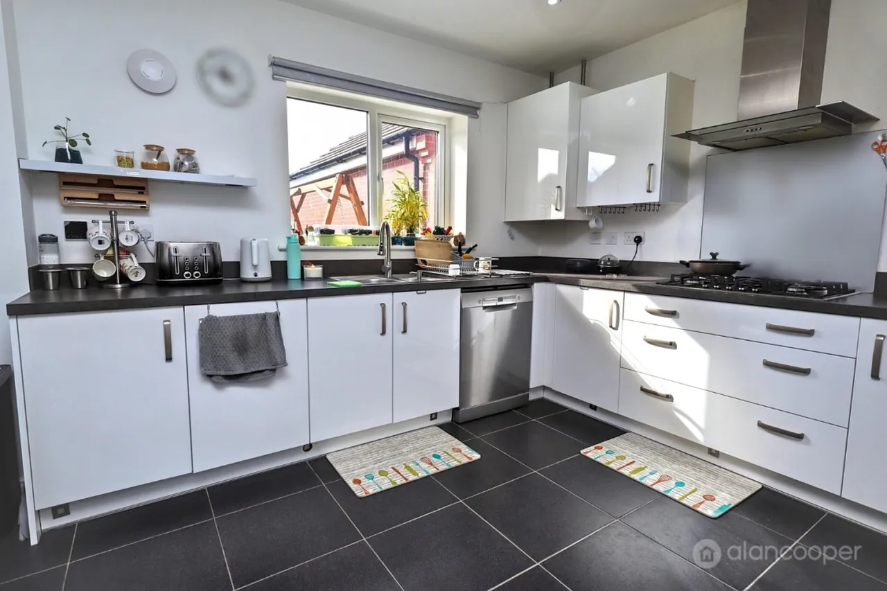 Windrower Close, Nuneaton, CV11, photo 9