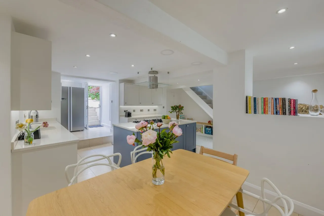 Carbone Hill, Newgate Street, SG13 8RG, photo 5