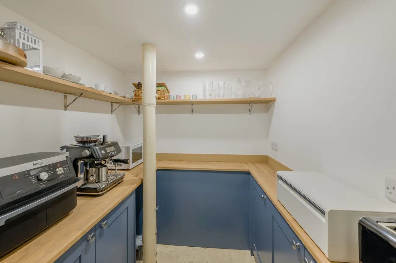 Carbone Hill, Newgate Street, SG13 8RG, photo 6