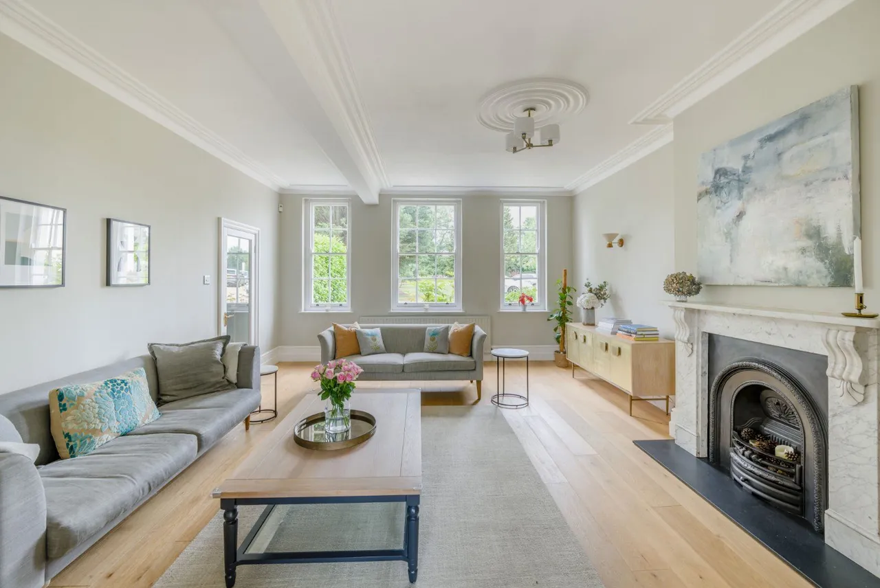 Carbone Hill, Newgate Street, SG13 8RG, photo 3