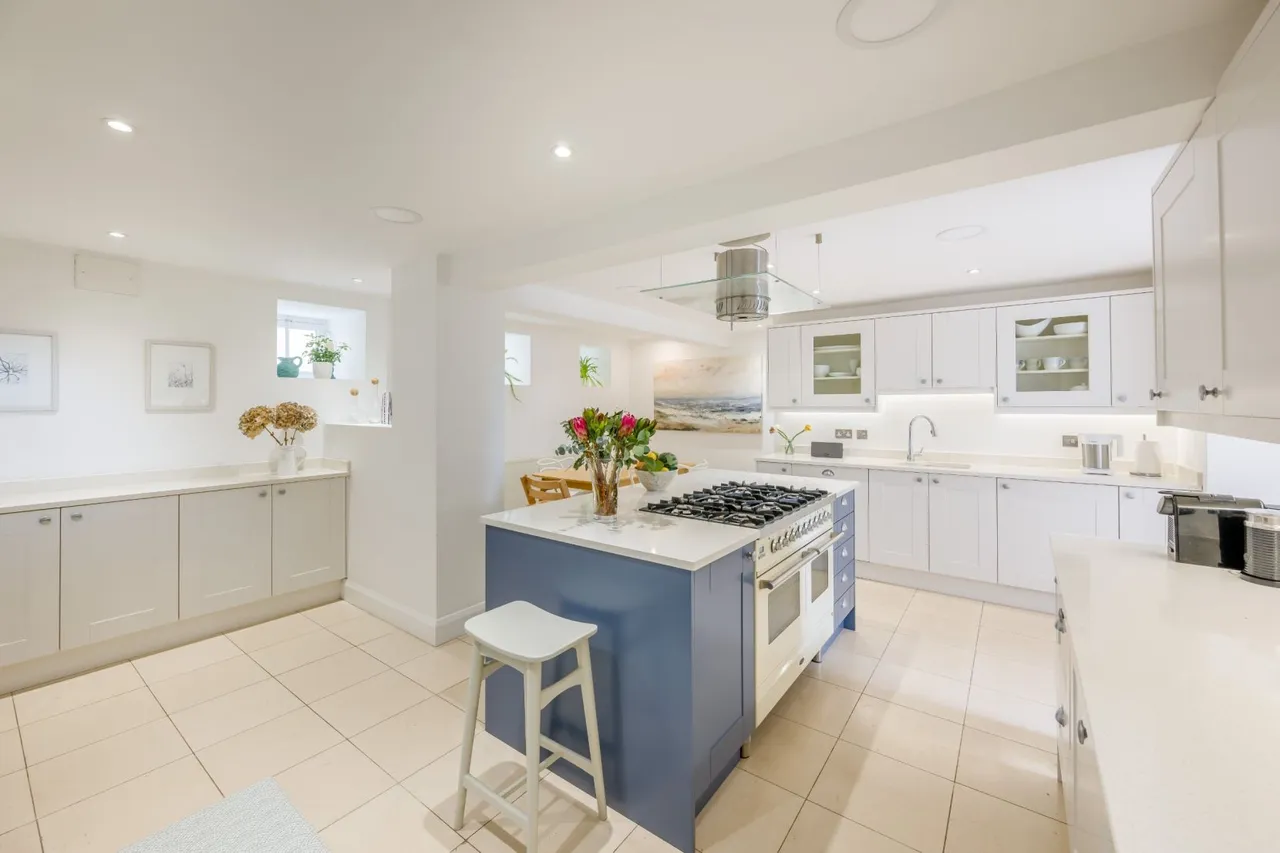 Carbone Hill, Newgate Street, SG13 8RG, photo 4