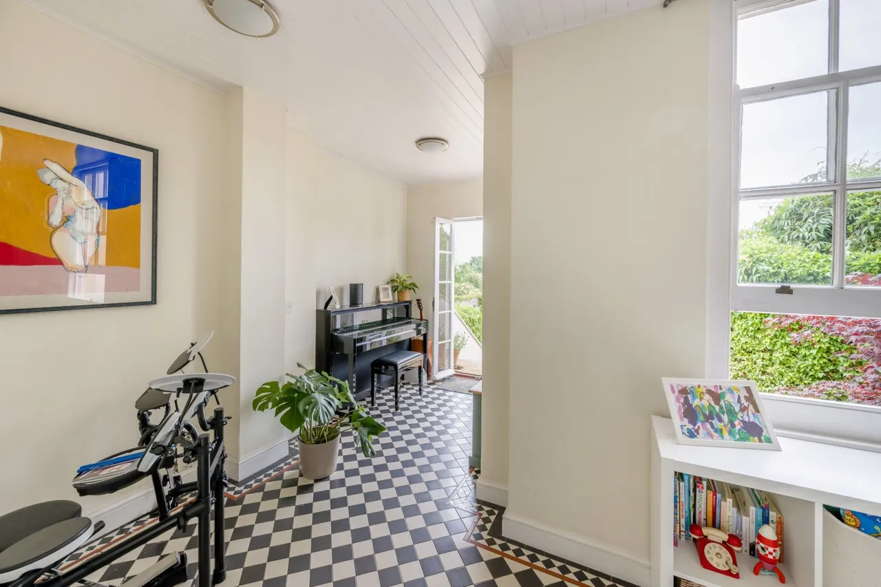 Carbone Hill, Newgate Street, SG13 8RG, photo 7