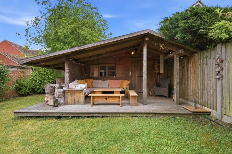 with 4 bedrooms in Bishop's Stortford, CM23, photo 3