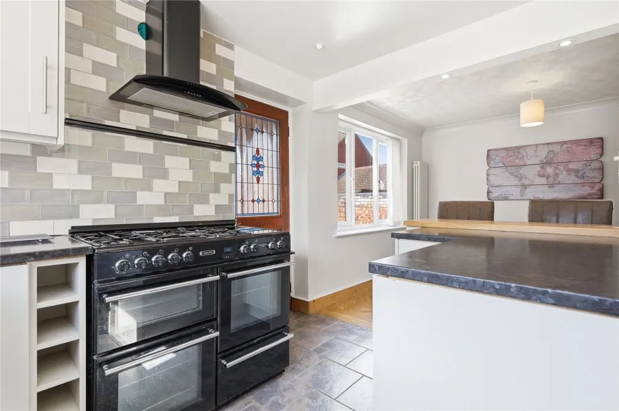 with 4 bedrooms in Bishop's Stortford, CM23, photo 5