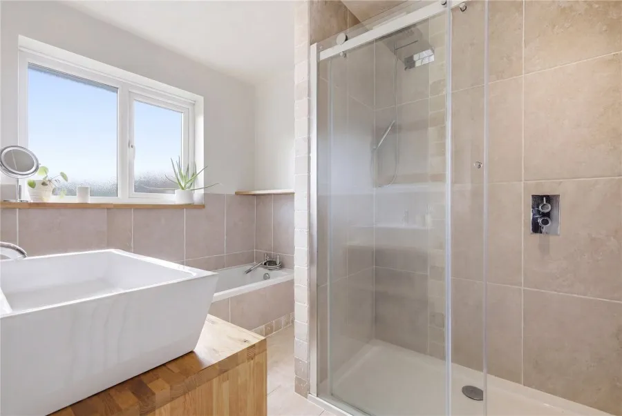 with 4 bedrooms in Bishop's Stortford, CM23, photo 9