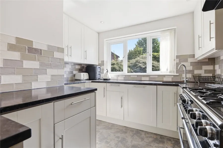 with 4 bedrooms in Bishop's Stortford, CM23, photo 4