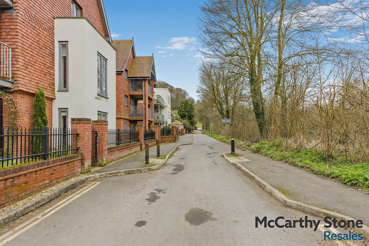 Granham Close, Marlborough, SN8, photo 35