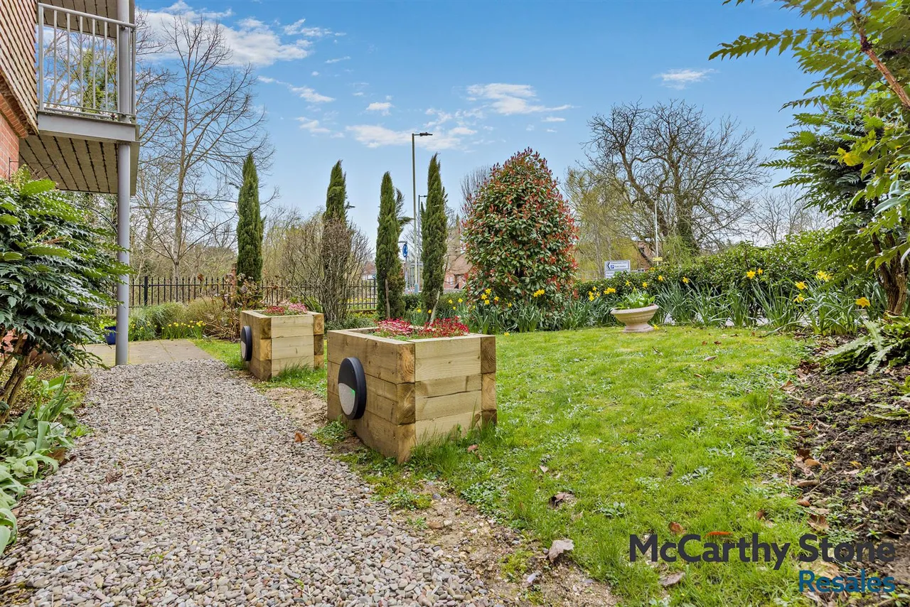 Granham Close, Marlborough, SN8, photo 32