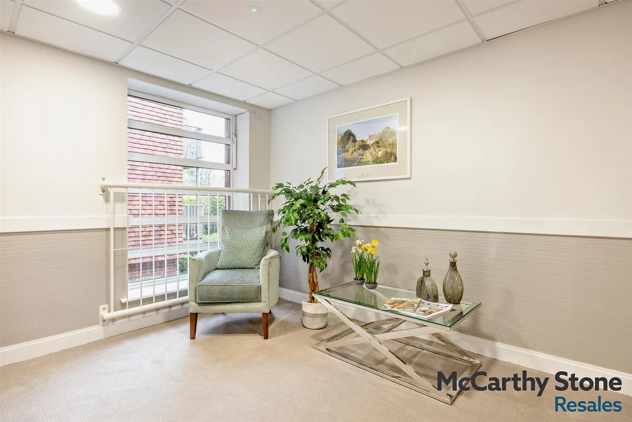 Granham Close, Marlborough, SN8, photo 40
