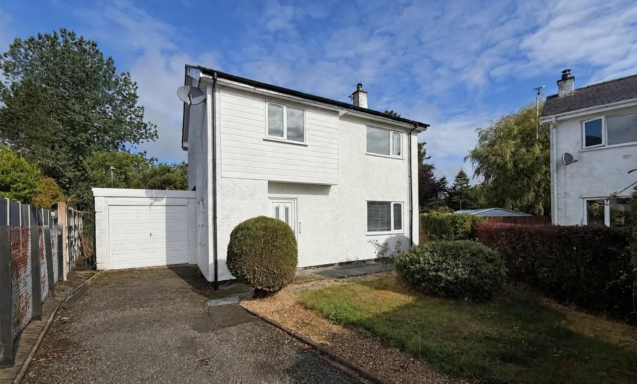 4 bed house for sale, Stad Plas Hen, Llanddaniel