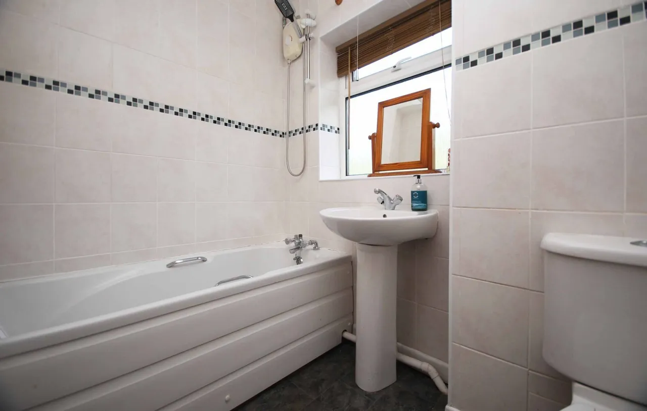 Stad Plas Hen, Llanddaniel, photo 11