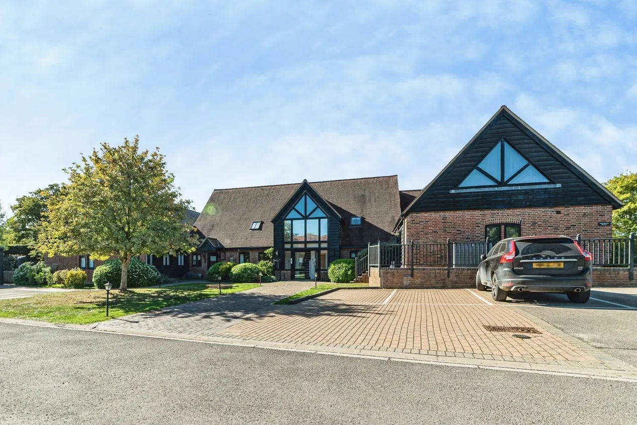Minchens Lane, Bramley, RG26, photo 4