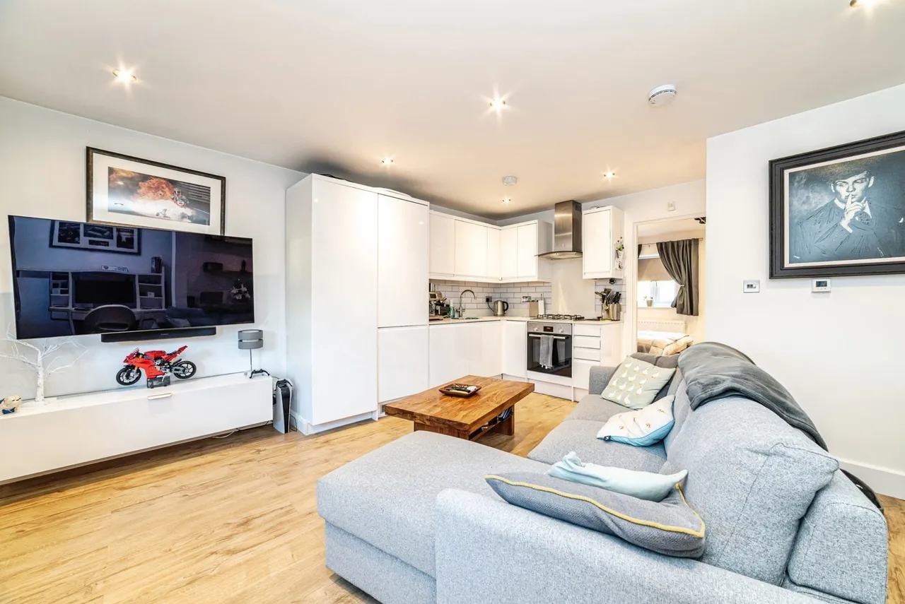 Minchens Lane, Bramley, RG26, photo 8