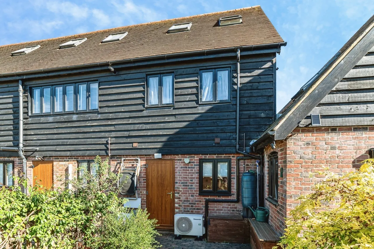 Minchens Lane, Bramley, RG26, photo 13