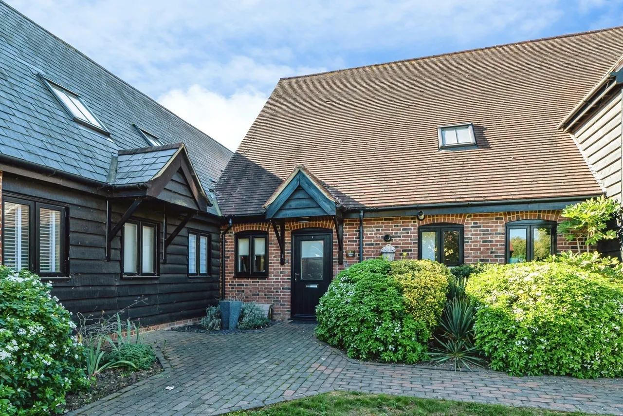 1 bed flat for sale, Minchens Lane, Bramley, RG26