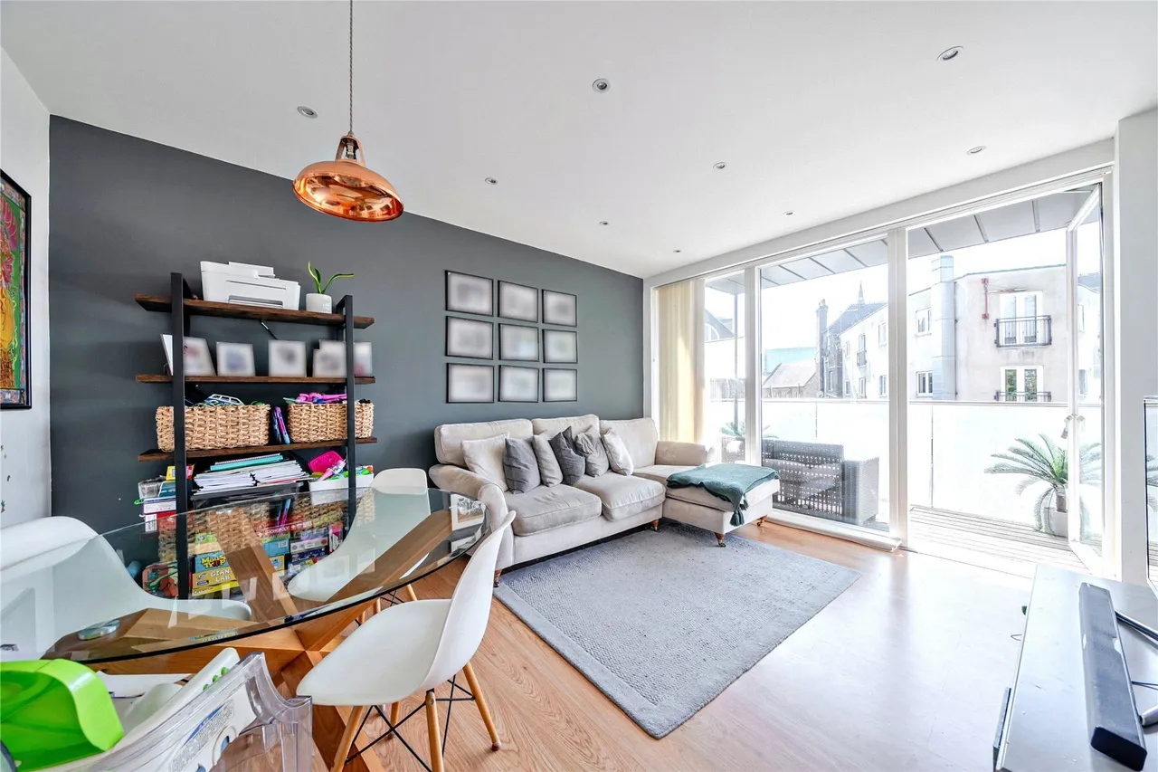 2 bed flat for sale, High Street, Beckenham, BR3